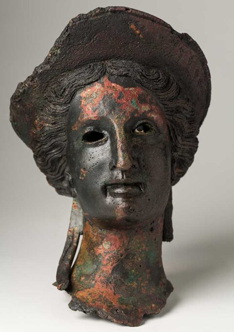 Estatua de bronce hallada en el yacimiento de La Corona, Fuentes de Ebro. Foto: Museo de Zaragoza