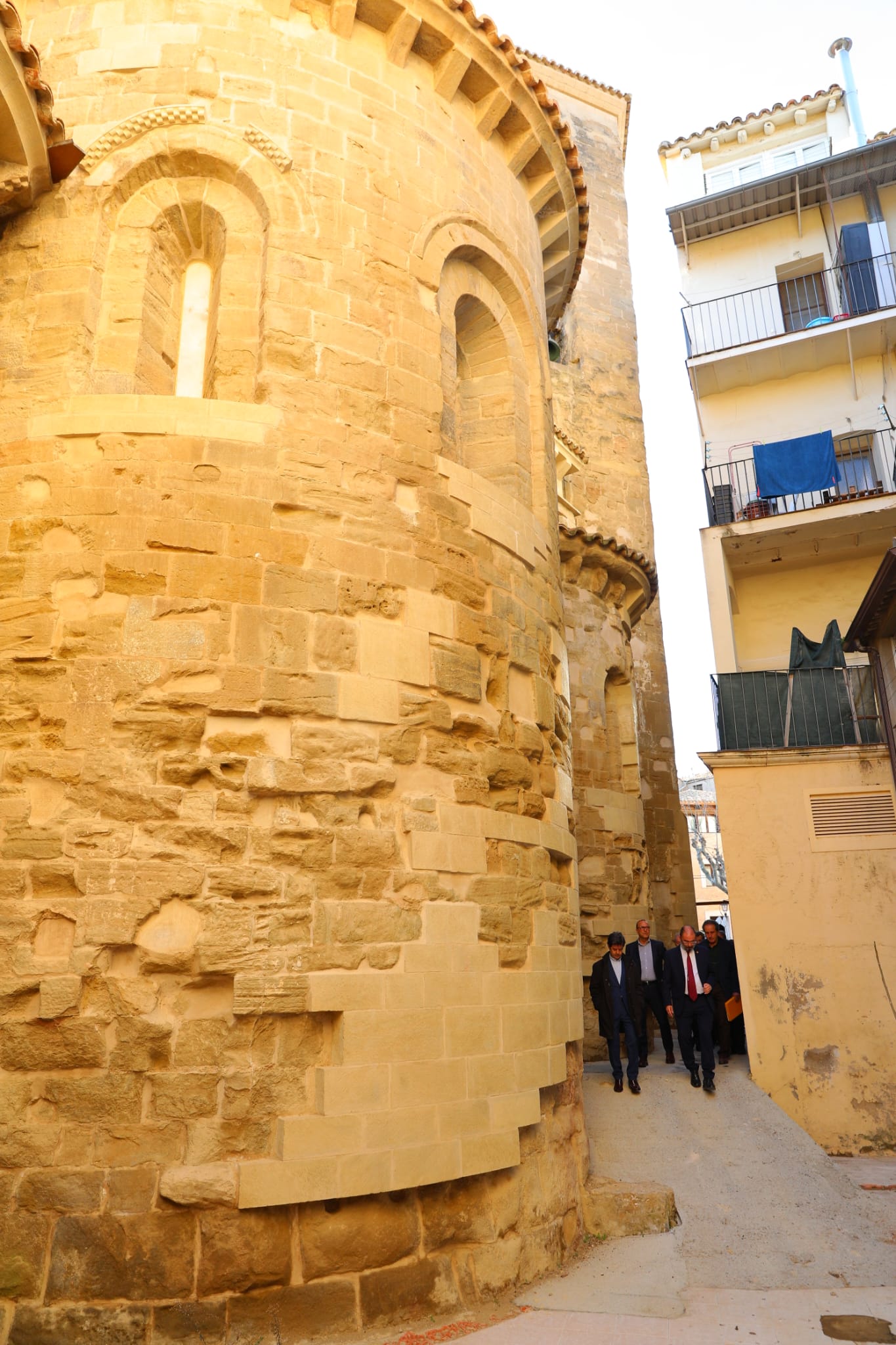 El Presidente de Aragón, Javier Lambán, visita las obras desarrolladas en la iglesia de San Pedro el Viejo, y el yacimiento arqueológico del Círculo Católico de Huesca. Foto: Luis Correas