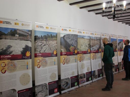 Exposición Los yacimientos paleontológicos BIC de la provincia de Teruel en el ayuntamiento de Camarillas. Foto: Fundación Conjunto Paleontológico de Teruel-Dinópolis