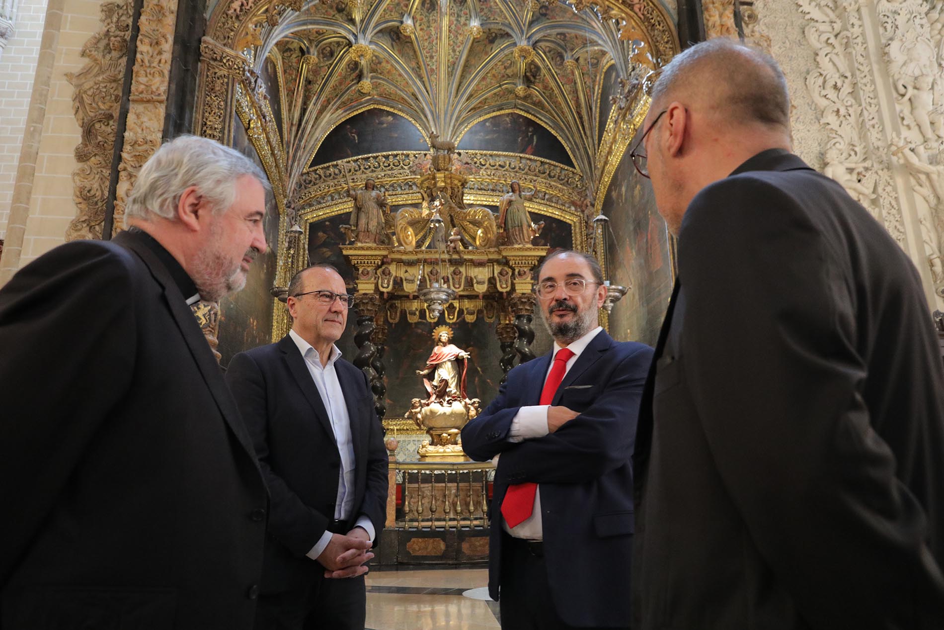 El Presidente Lambán visita la SEO con el arzobispo, Carlos Escribano. Foto. Gobierno de Aragón- Luis Correas