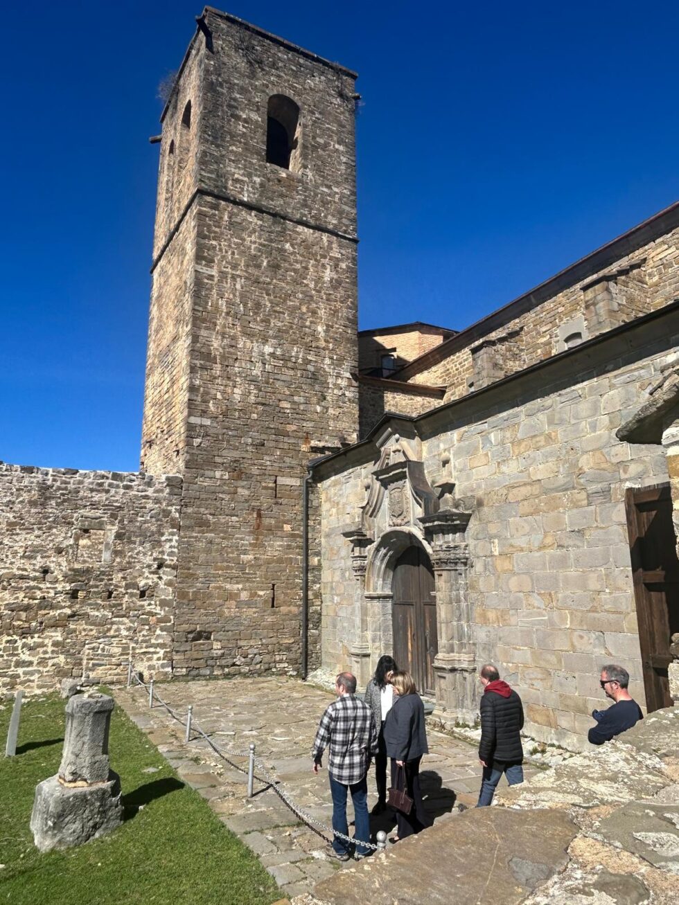 La consejera de Educación, Cutura y Deporte en funciones y la directora general de Patrimonio Cultural han vistado el Monasterio una vez concluidas las obras de emergencia y urgencia